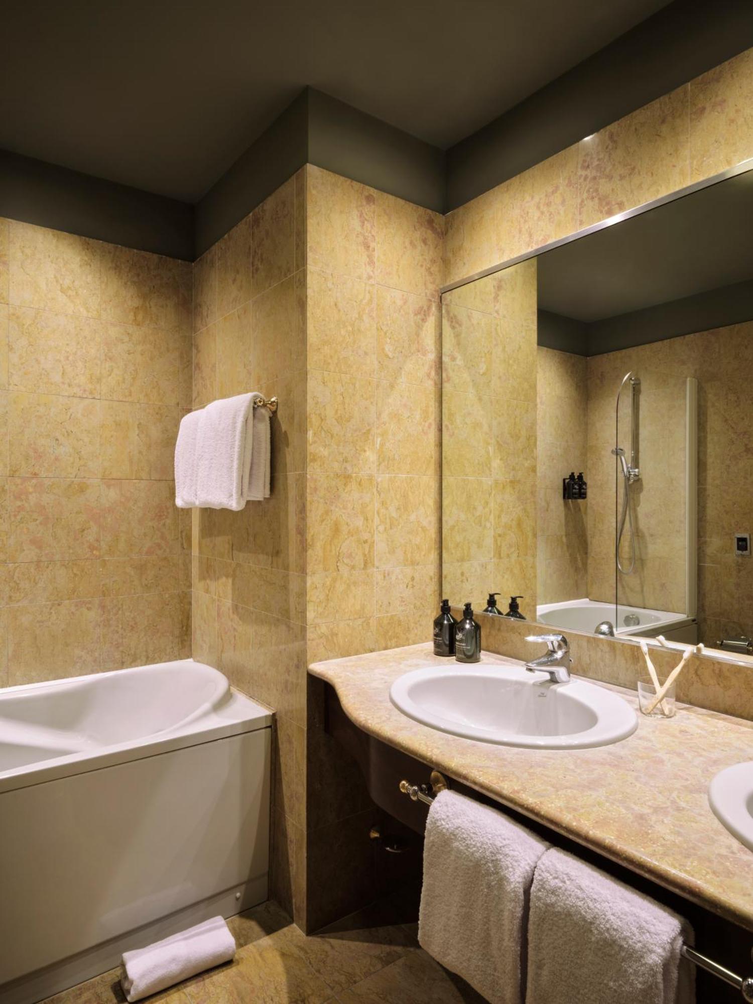 Max Brown Hotel Missori, Part Of Sircle Collection Милано Екстериор снимка
