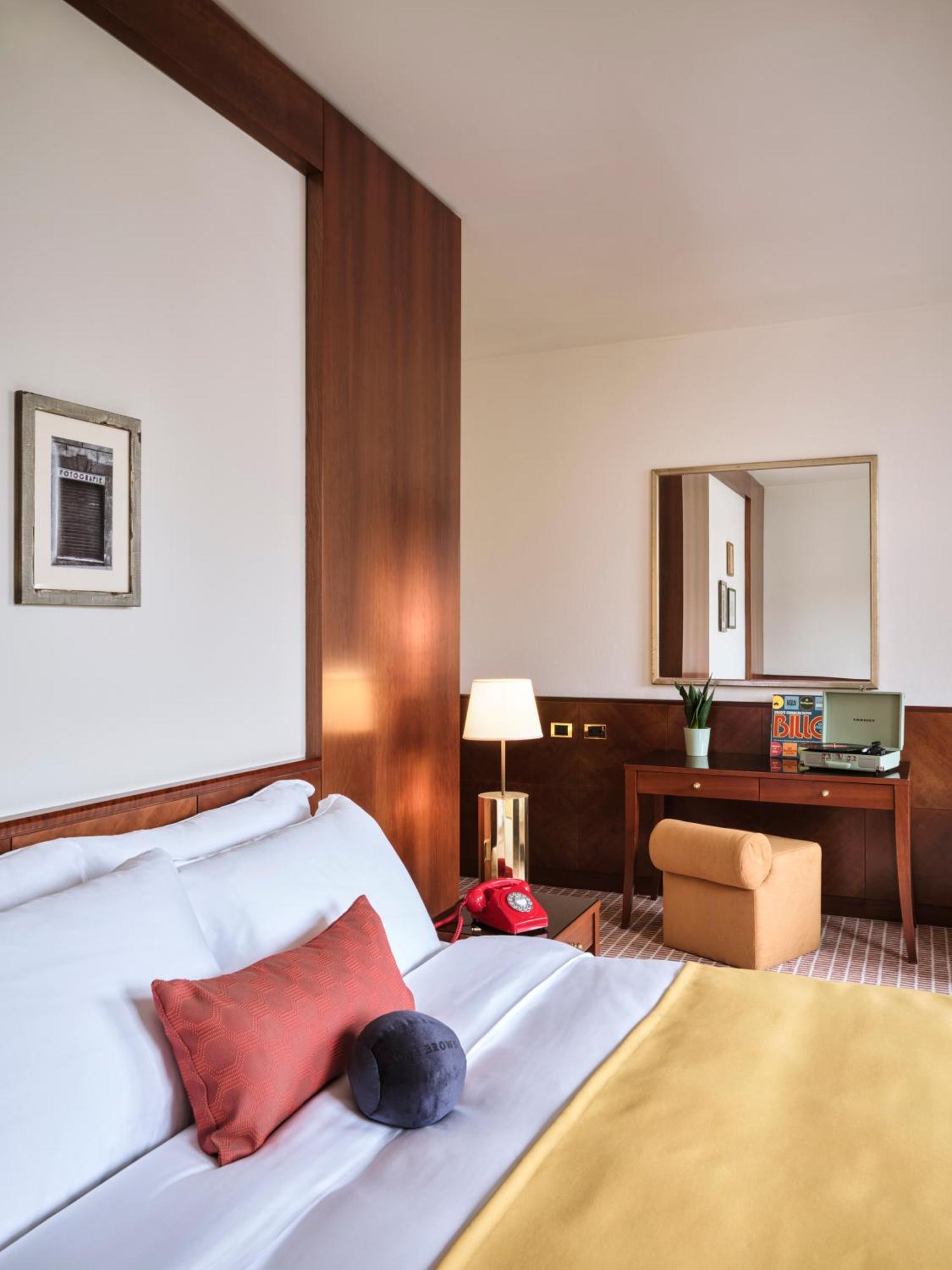 Max Brown Hotel Missori, Part Of Sircle Collection Милано Екстериор снимка