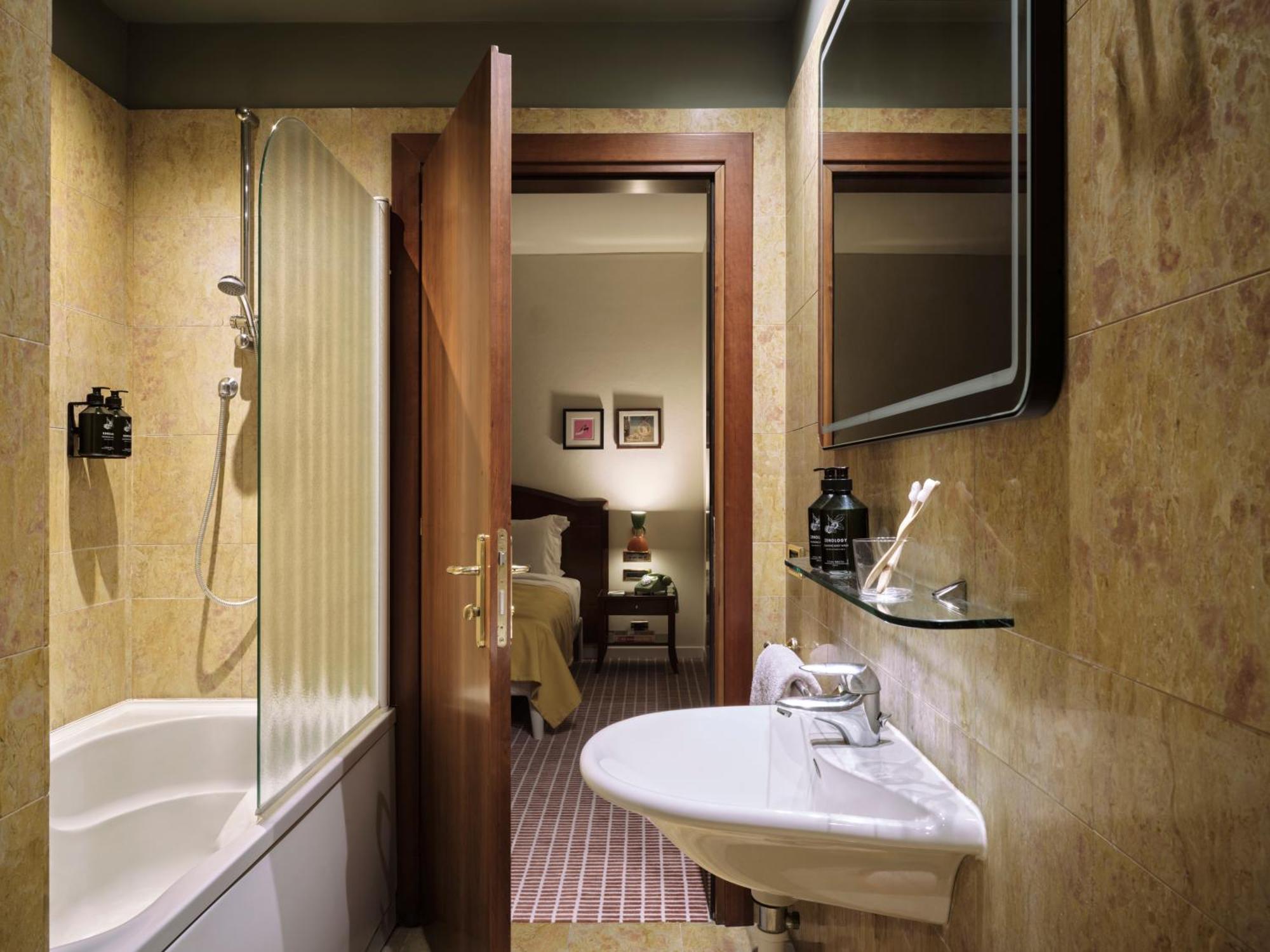 Max Brown Hotel Missori, Part Of Sircle Collection Милано Екстериор снимка